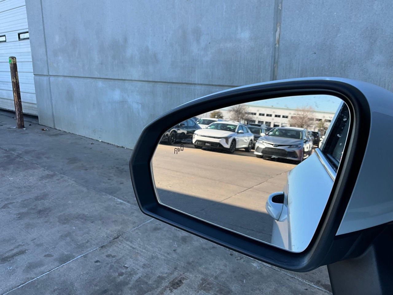 Used 2025 Volkswagen Taos SE image 19