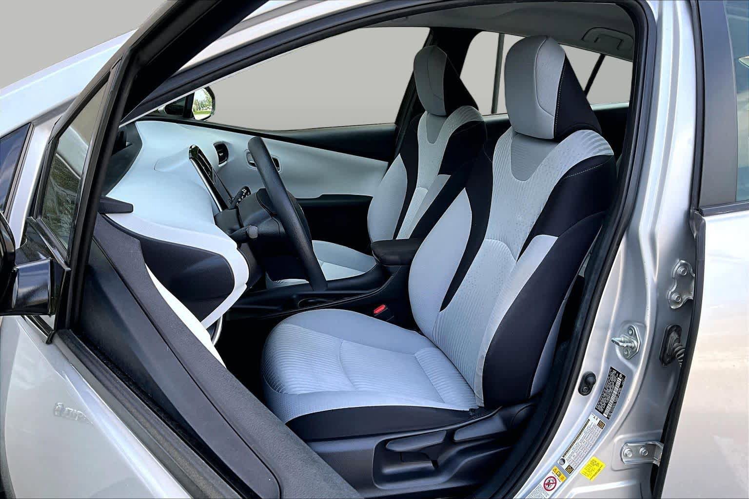 Used 2018 Toyota Prius Two w/ Prius Two Safety Plus Package FWD image 9