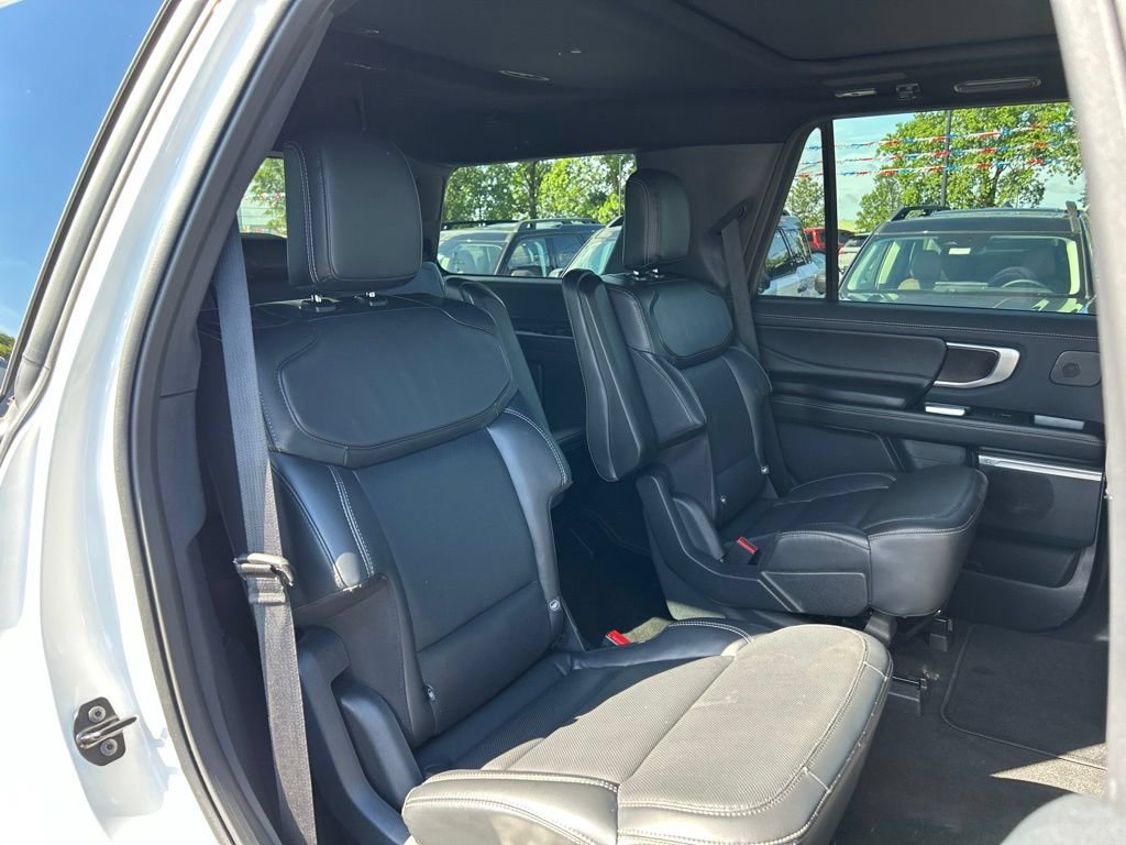 Used 2025 Ford Expedition Platinum w/ Stealth Performance Package AWD/4WD image 48