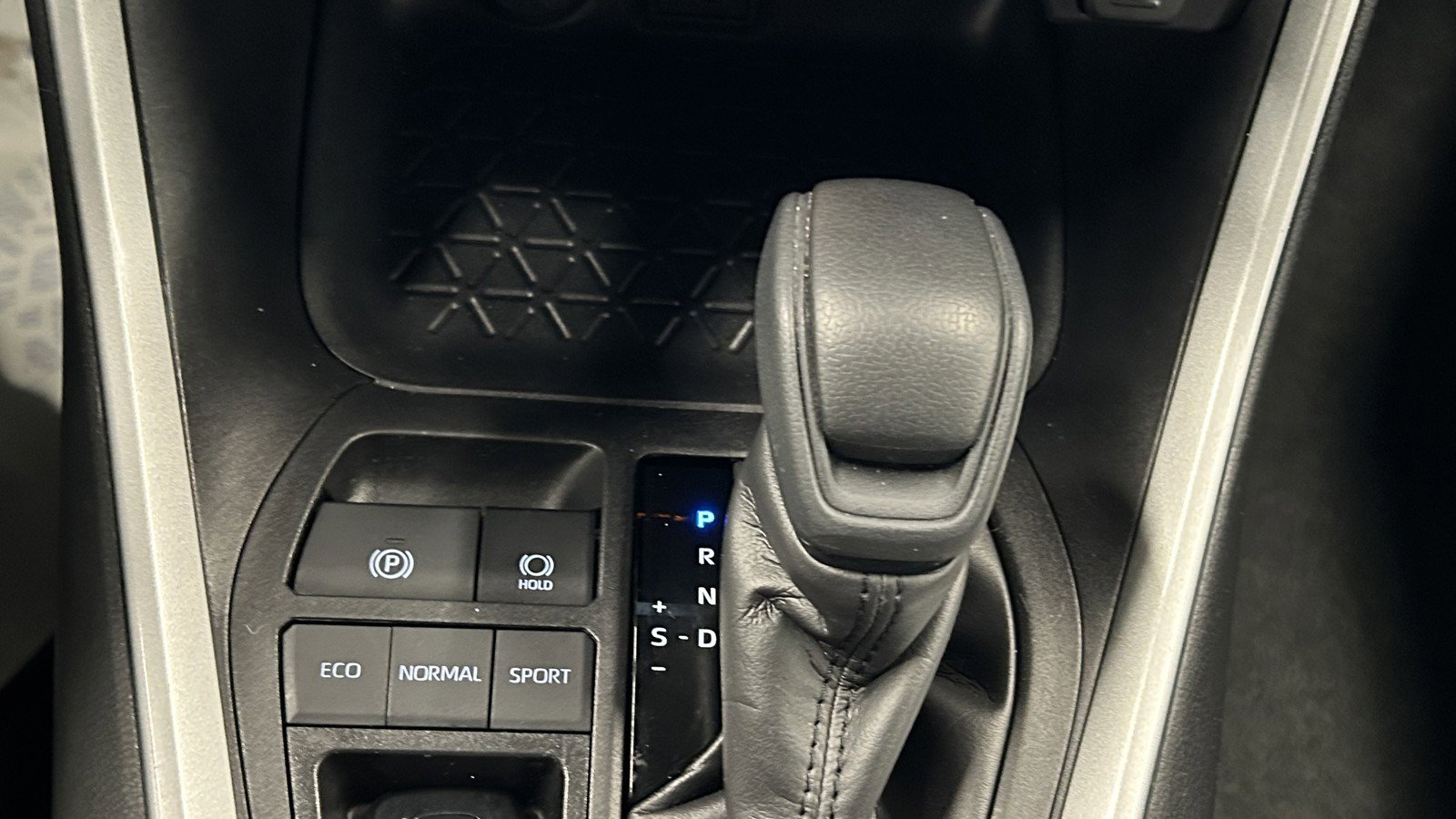 Used 2024 Toyota RAV4 XLE image 33