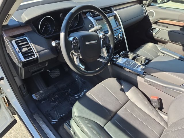 Used 2017 Land Rover Discovery HSE AWD/4WD image 11