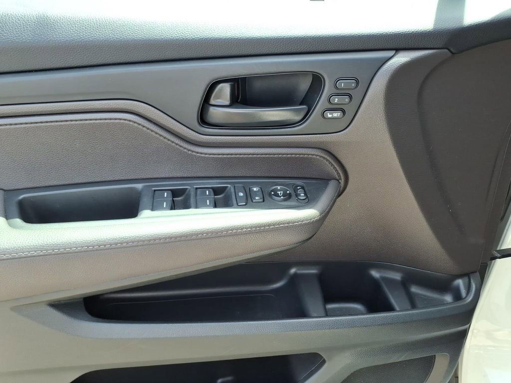 Used 2018 Honda Odyssey EX-L image 17