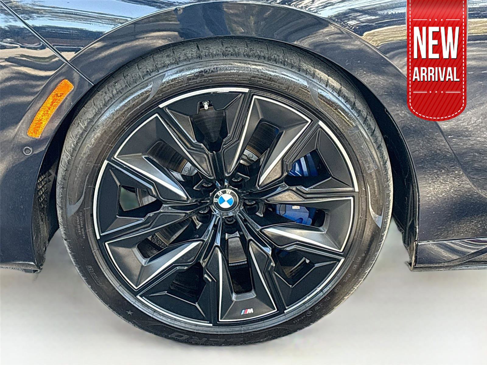 Used 2023 BMW 740i w/ Parking Assistance Package image 33