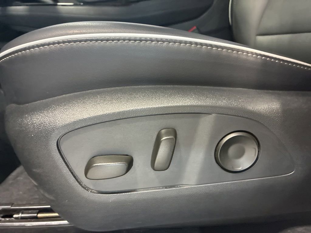 Used 2025 Buick Enclave Preferred AWD/4WD image 23