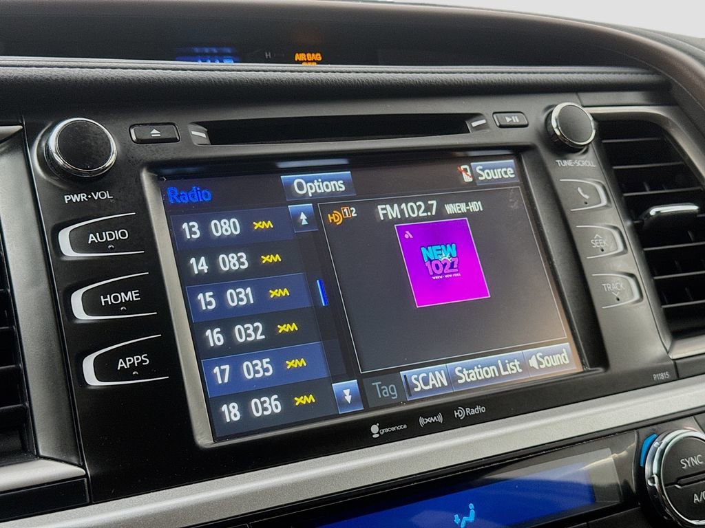 Used 2019 Toyota Highlander Plus AWD/4WD image 17