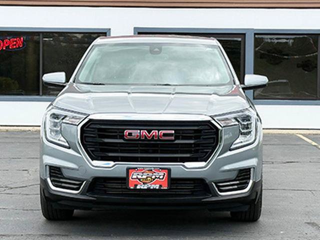 Used 2023 GMC Terrain SLE w/ LPO, Floor Liner Package AWD/4WD image 8