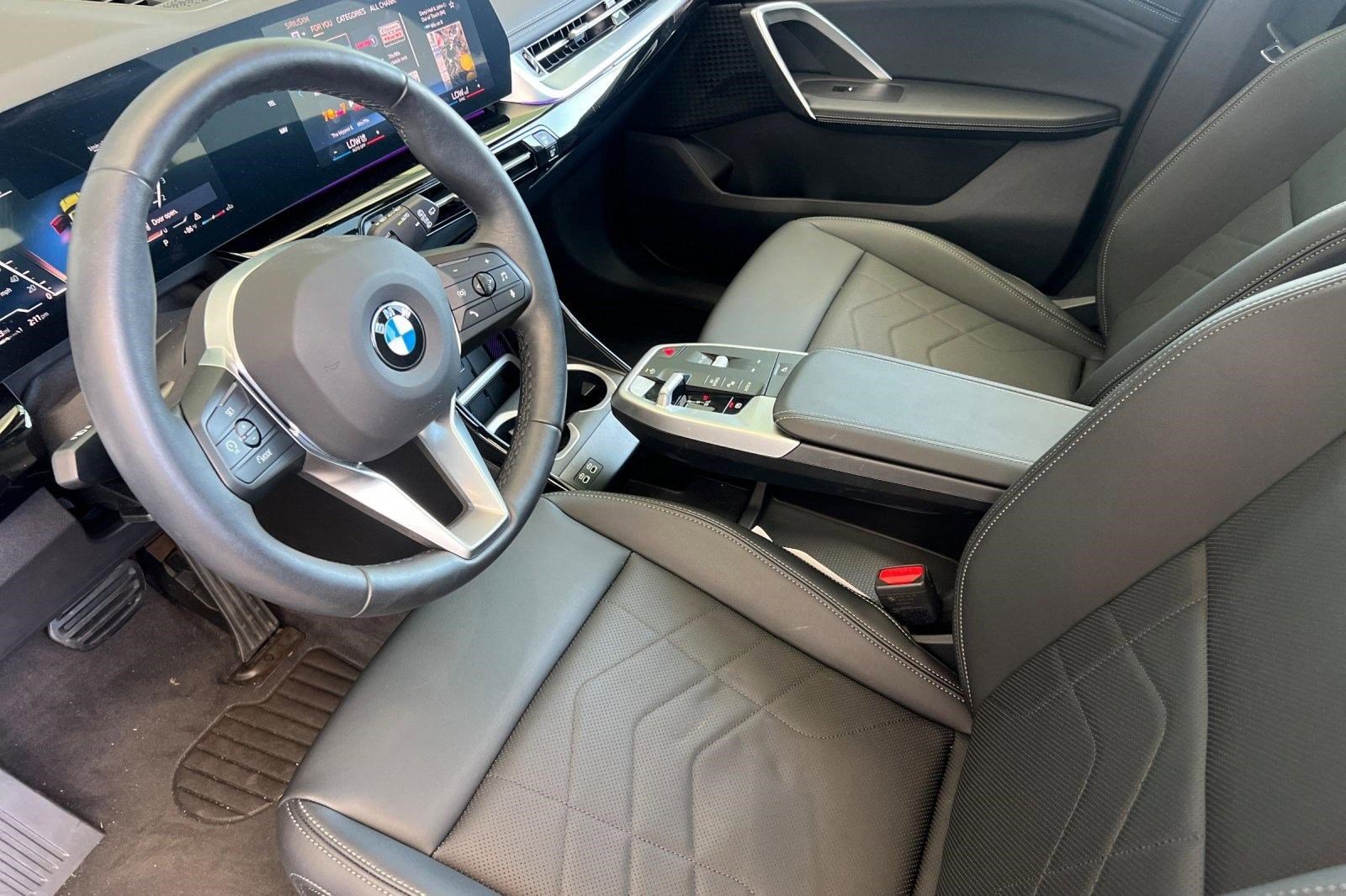 Used 2025 BMW X1 xDrive28i w/ Convenience Package AWD/4WD image 4