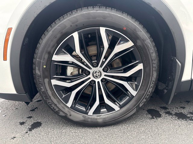 Used 2024 Toyota Crown AWD/4WD image 12