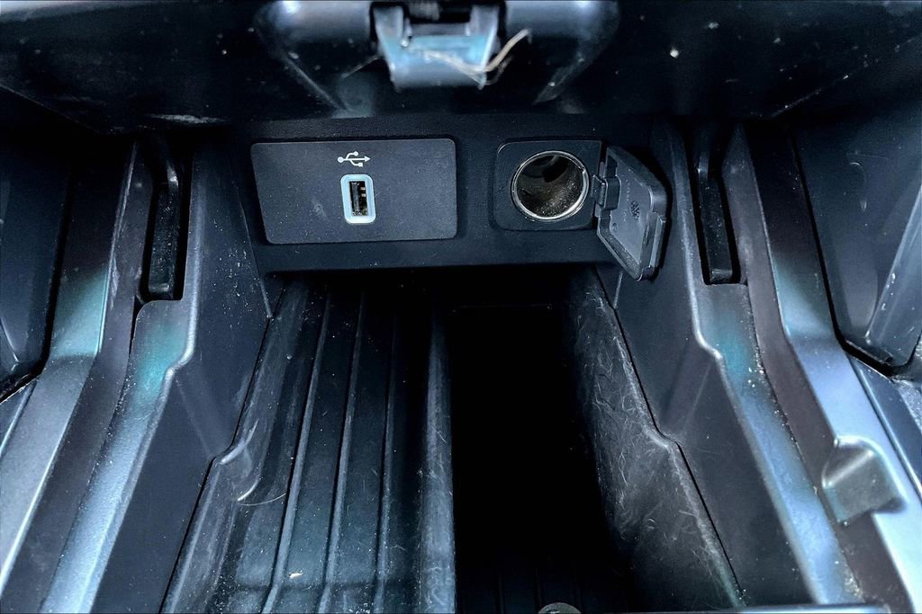 Used 2017 Ford Explorer XLT w/ Equipment Group 201A image 26