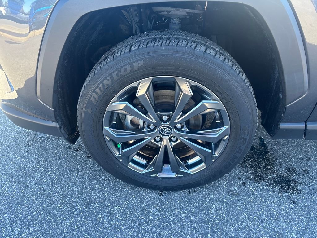 Used 2023 Toyota RAV4 XLE Premium image 6