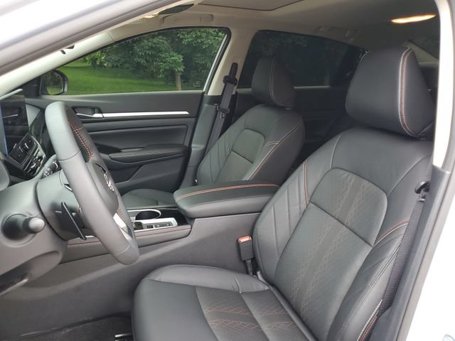 Used 2024 Nissan Altima 2.0 SR FWD image 5