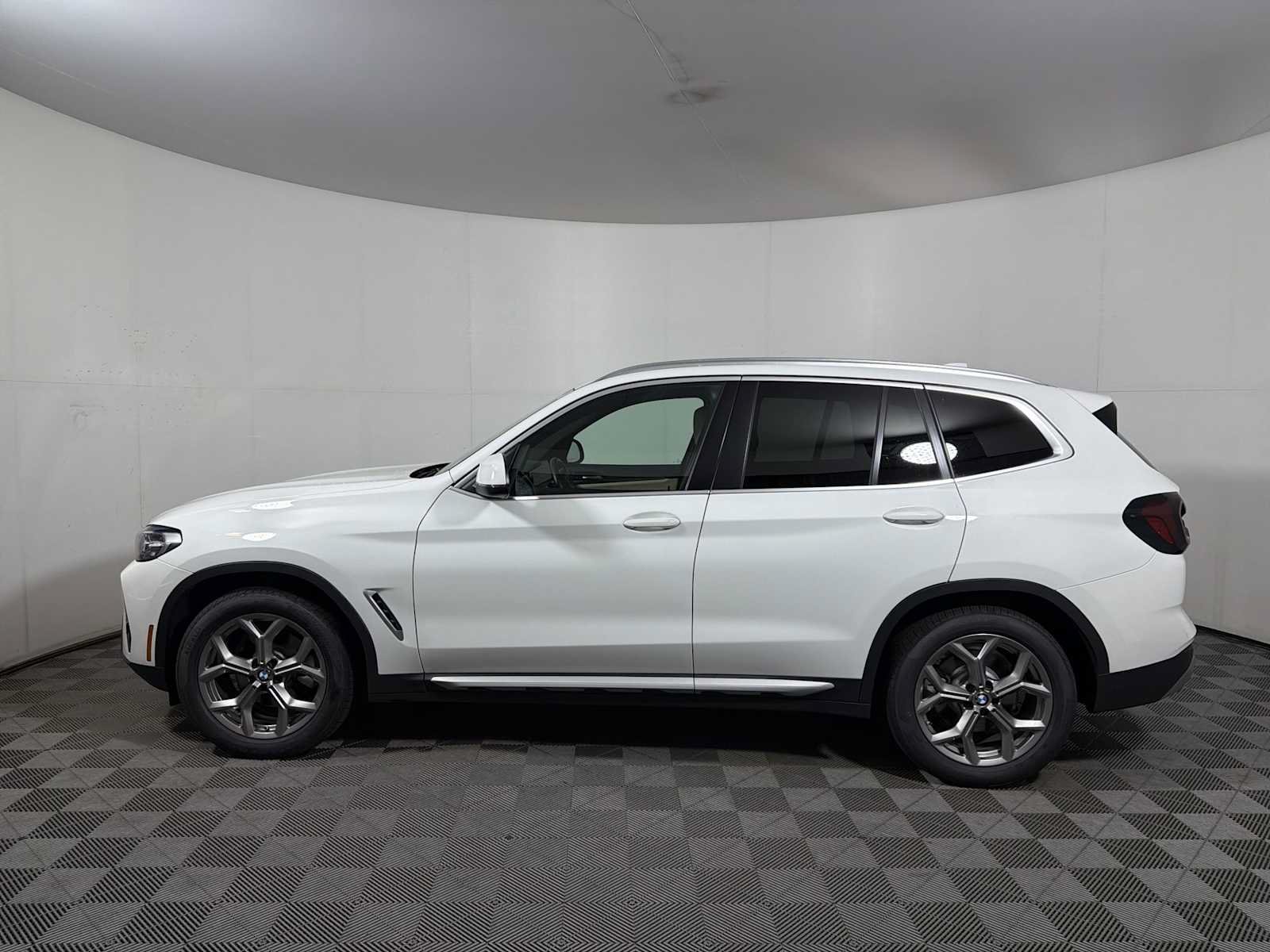 Used 2024 BMW X3 xDrive30i w/ Convenience Package AWD/4WD image 4