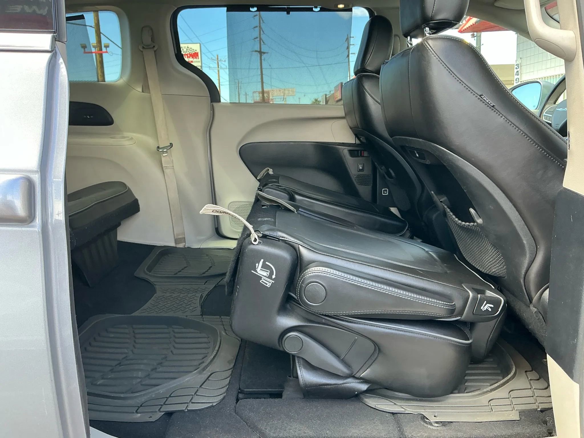 Used 2020 Chrysler Pacifica Limited FWD image 26