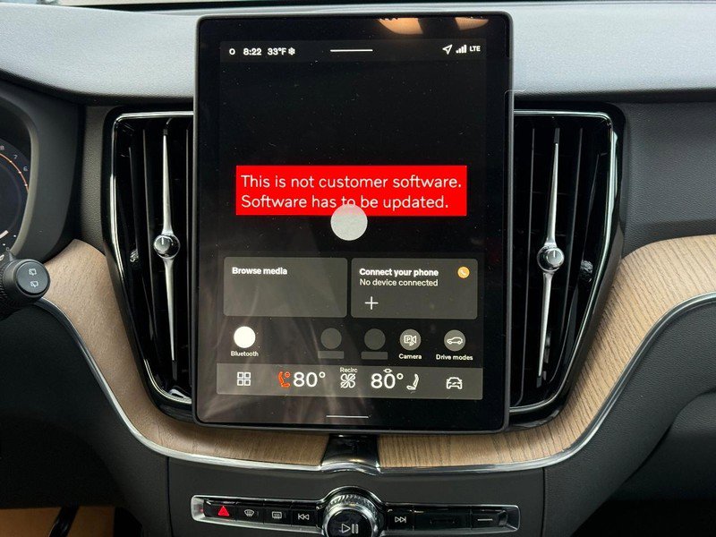 New 2026 Volvo XC60 B5 Plus w/ Climate Package image 8