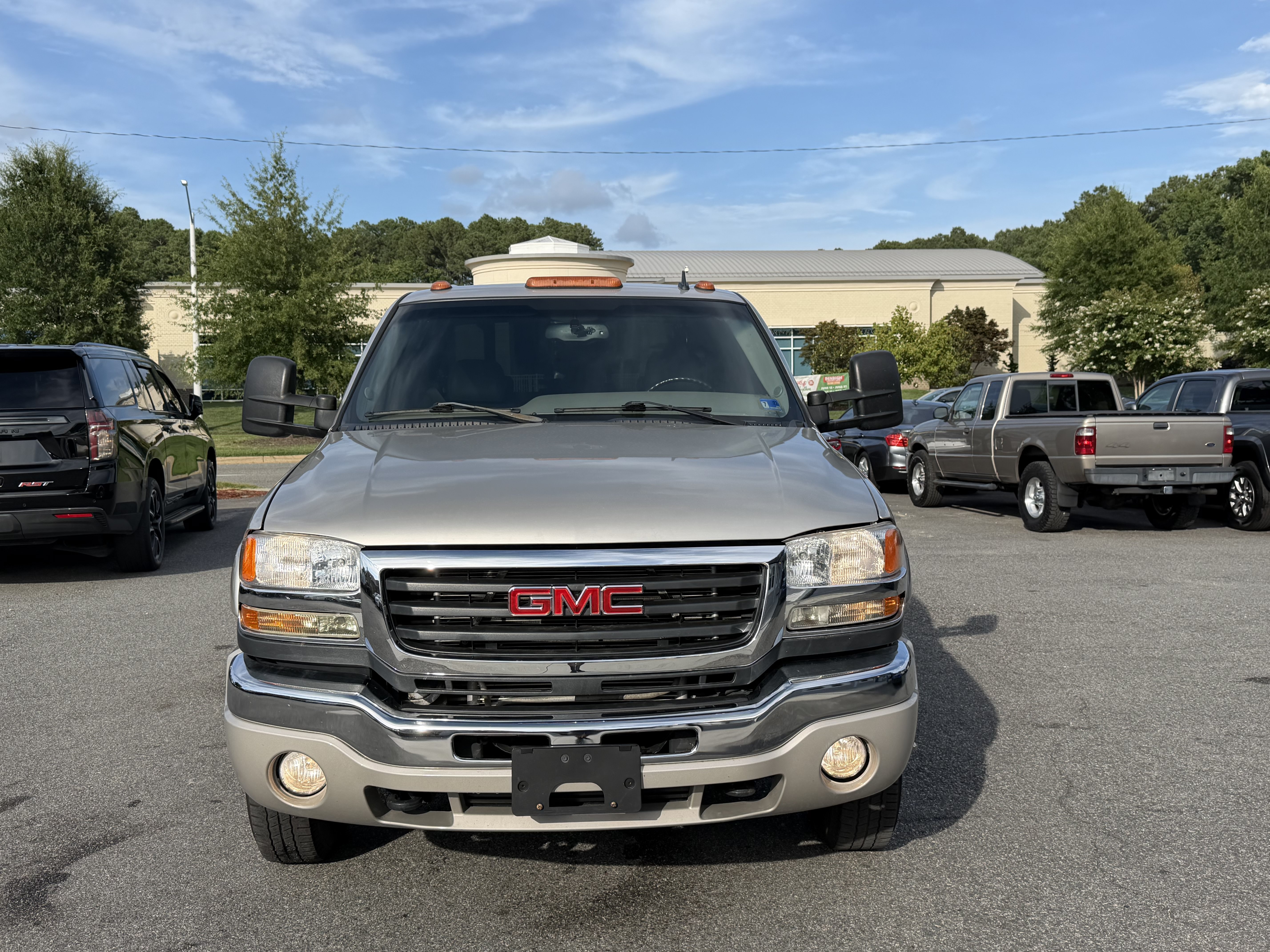 Used 2007 GMC Sierra 3500 SLT w/ Heavy-Duty Power Package AWD/4WD image 2