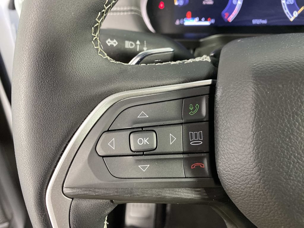 Used 2025 Jeep Grand Cherokee Altitude AWD/4WD image 16
