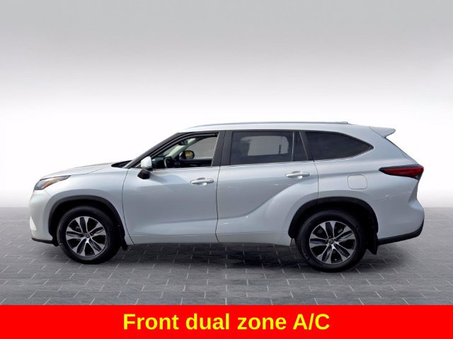 Used 2023 Toyota Highlander XLE FWD image 5