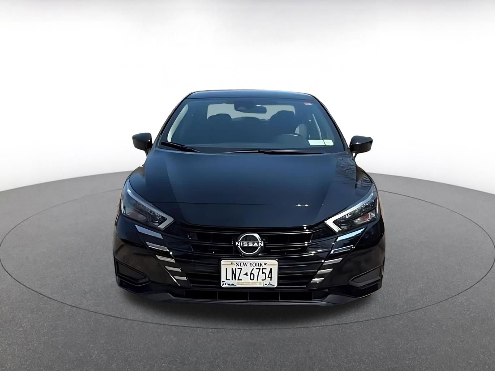 Used 2025 Nissan Versa SV FWD image 4