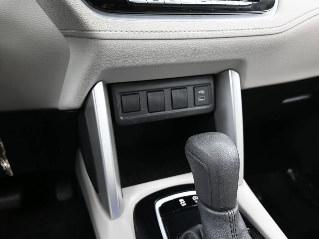 Used 2023 Toyota Corolla Cross L image 24