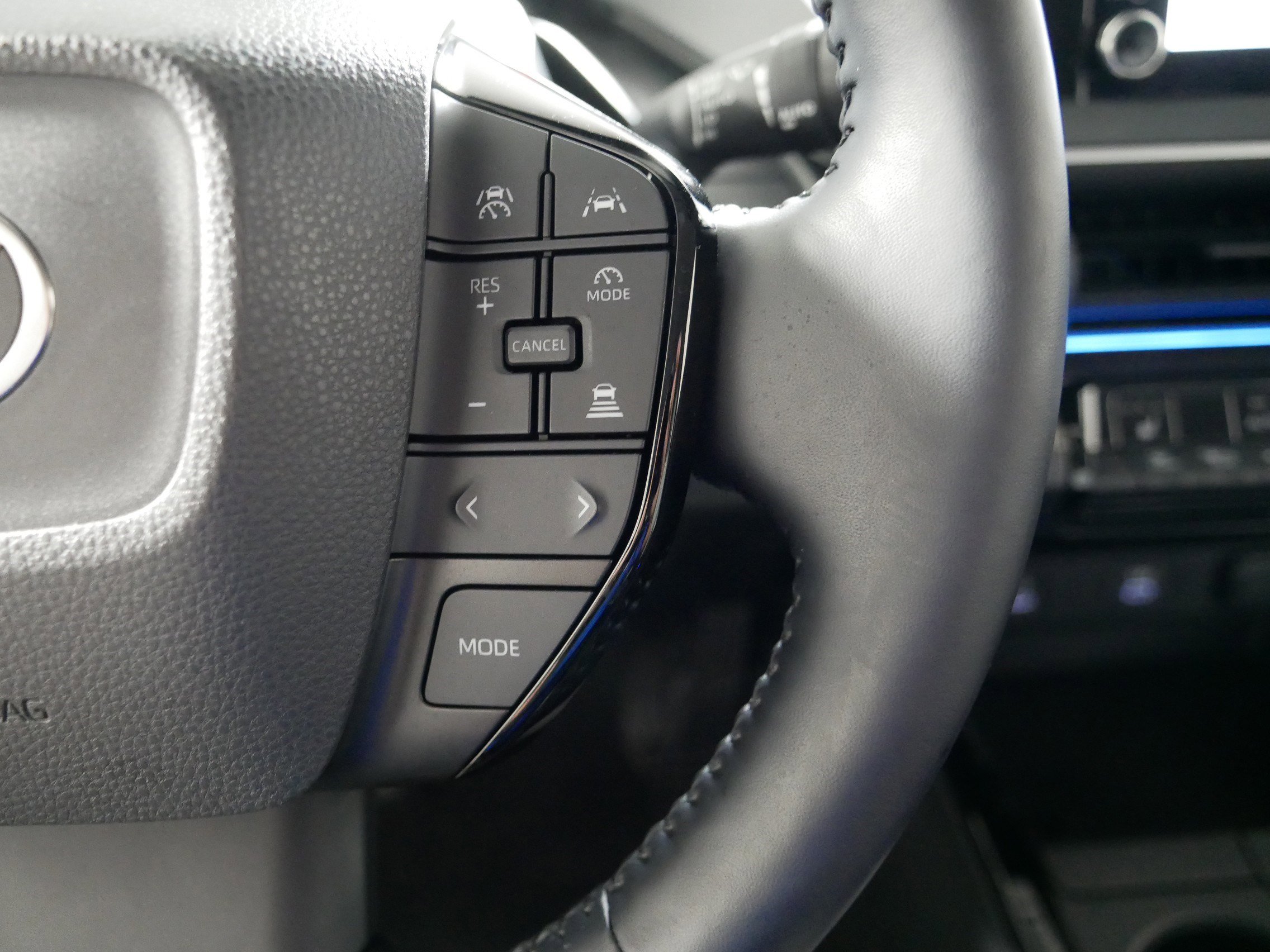 Used 2025 Toyota Prius XLE AWD/4WD image 28