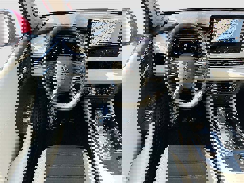 New 2025 Mitsubishi Outlander SE image 23