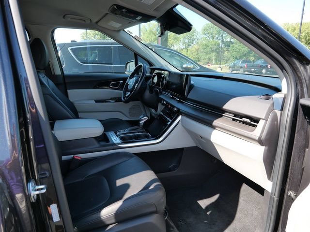 Used 2024 Kia Carnival EX FWD image 8