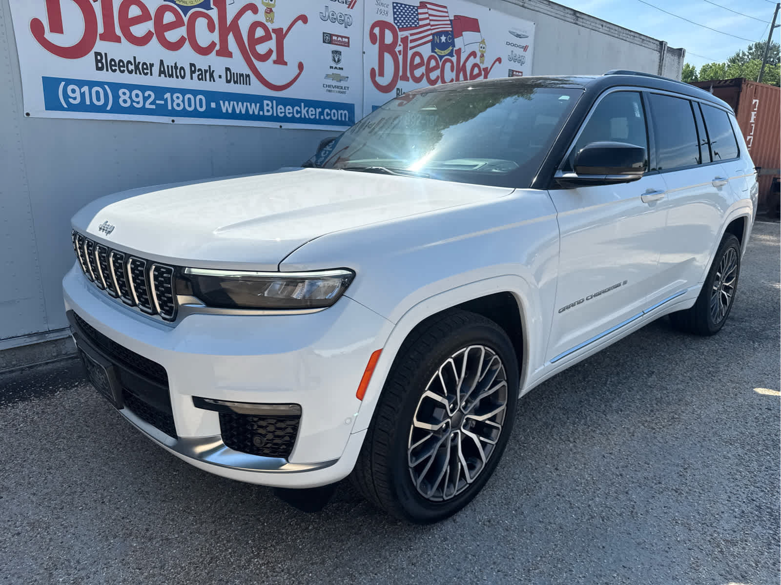 Used 2025 Jeep Grand Cherokee L Summit AWD/4WD image 6