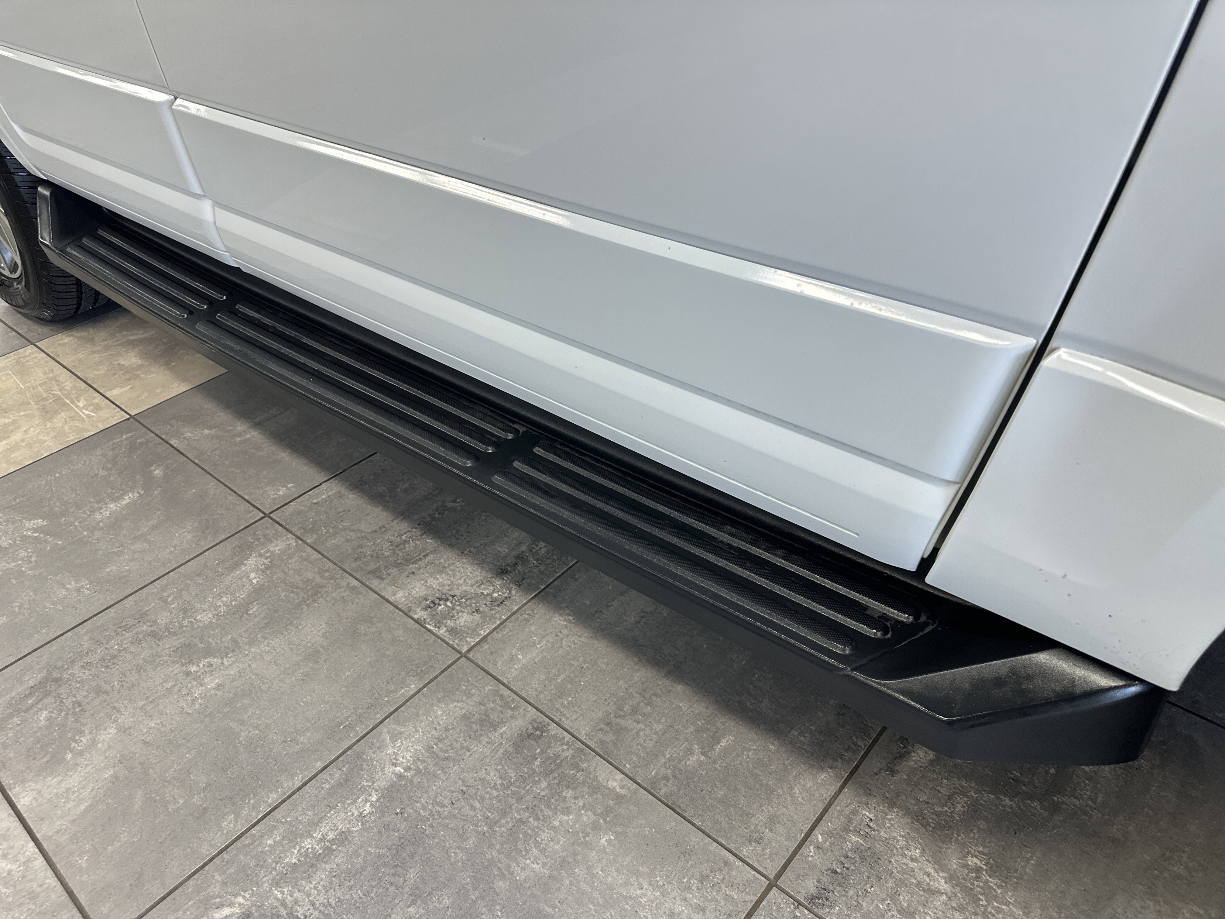 Used 2016 Ford Expedition XLT w/ Equipment Group 202A image 9