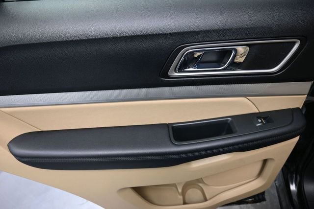 Used 2017 Ford Explorer XLT FWD image 19