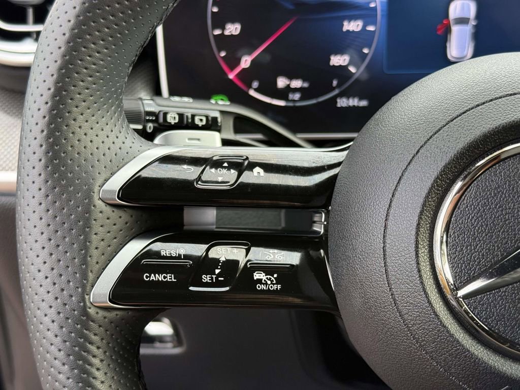 Used 2025 Mercedes-Benz GLC 350e 4MATIC image 25