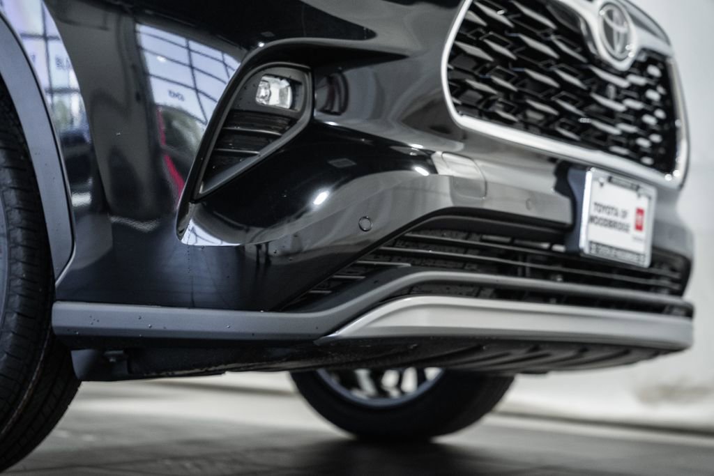 New 2026 Toyota Highlander Platinum image 15