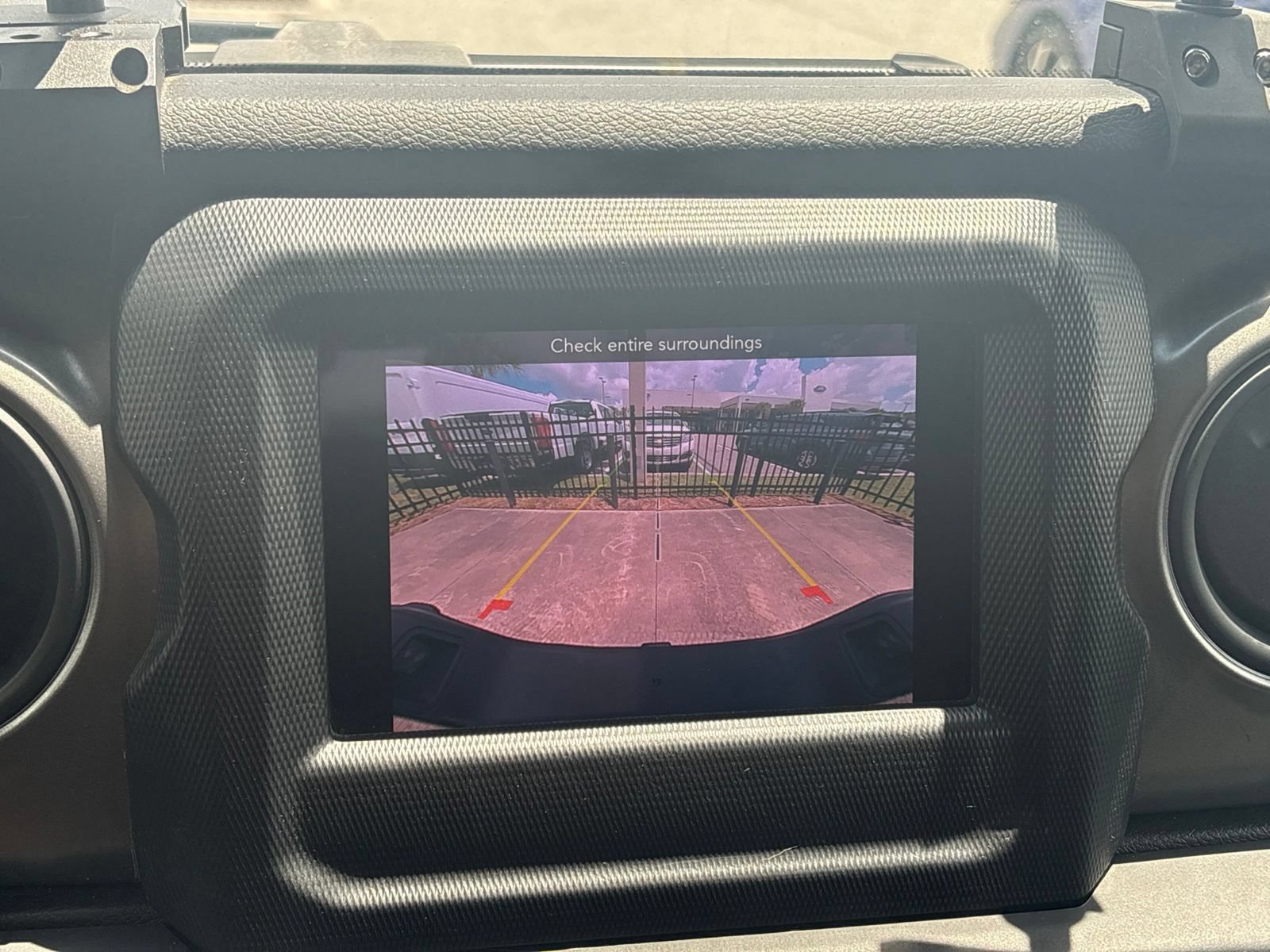 Used 2023 Jeep Gladiator Sport AWD/4WD image 25