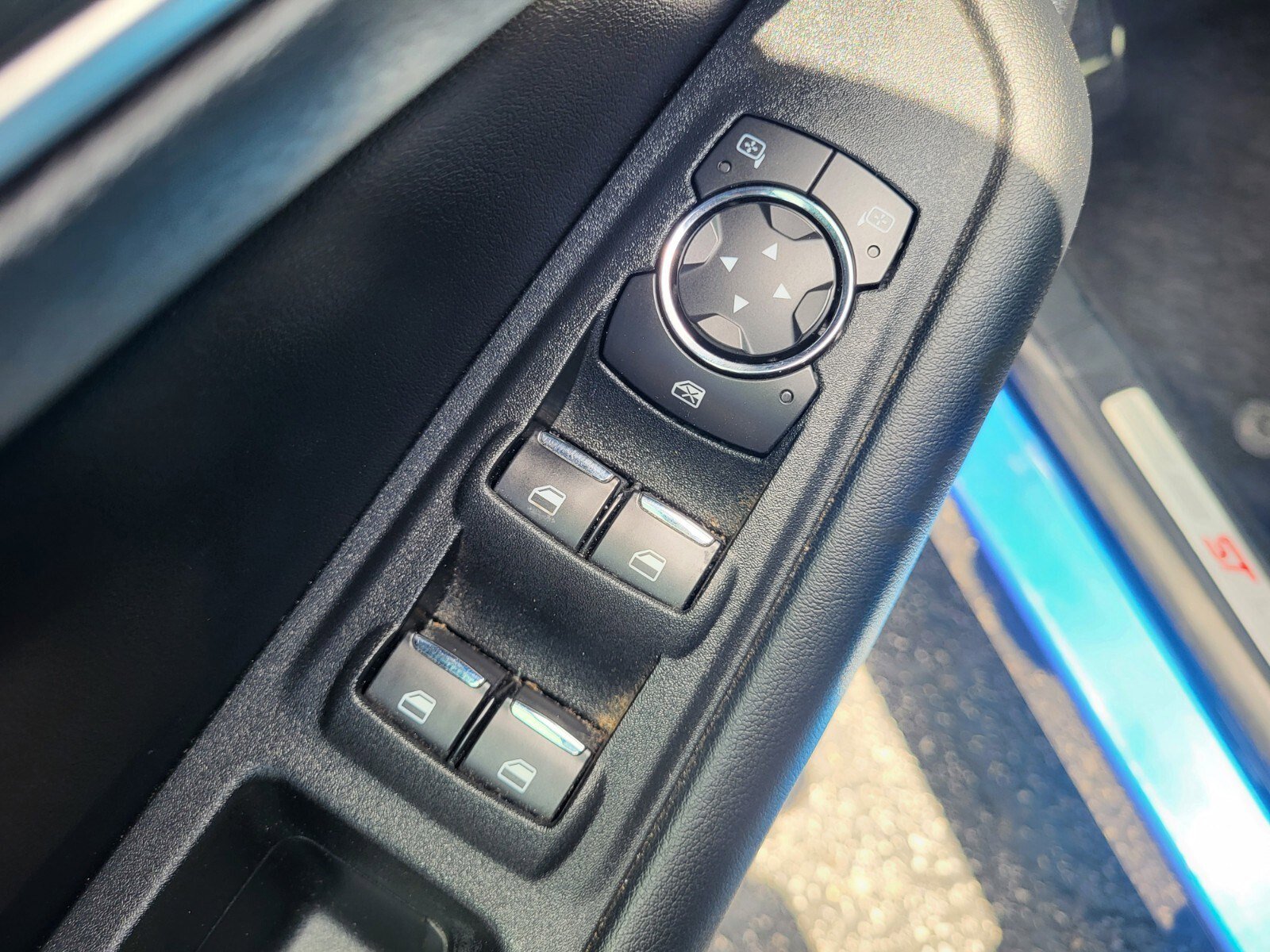 Certified 2022 Ford Edge ST-Line w/ Class II Trailer Tow Package image 17