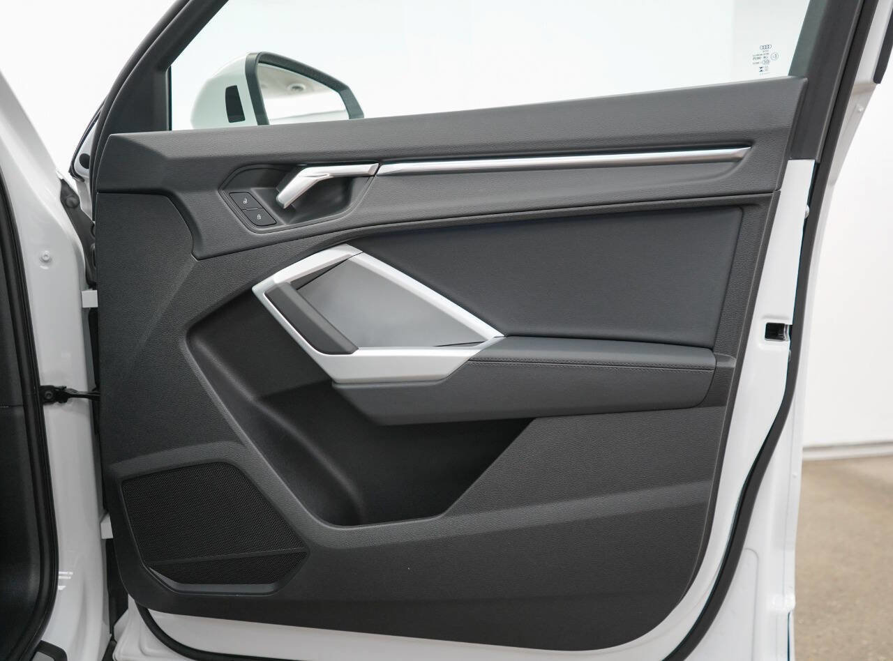 Used 2024 Audi Q3 2.0T Premium Plus w/ Premium Plus Package image 55