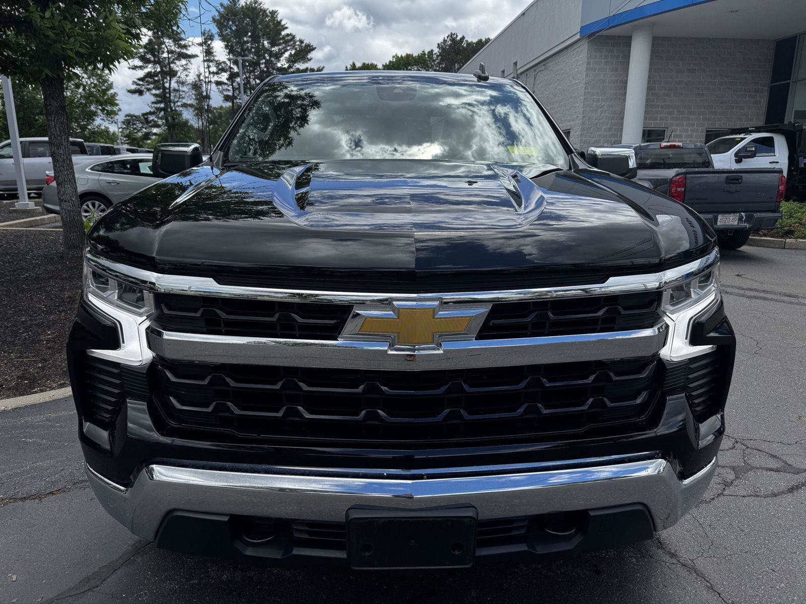 Certified 2024 Chevrolet Silverado 1500 LT AWD/4WD image 2