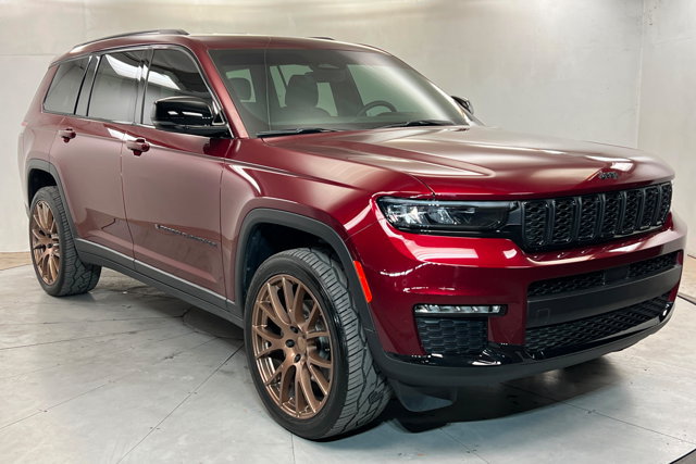 Used 2025 Jeep Grand Cherokee L Limited w/ Black Appearance Package AWD/4WD image 7