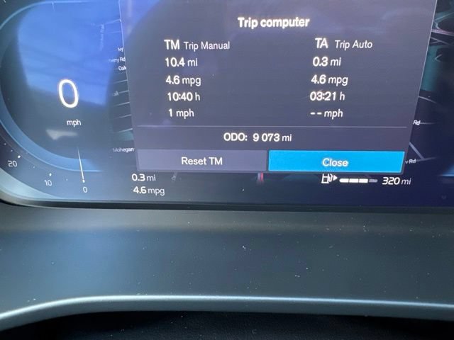 Certified 2025 Volvo XC40 B5 Core AWD/4WD image 23
