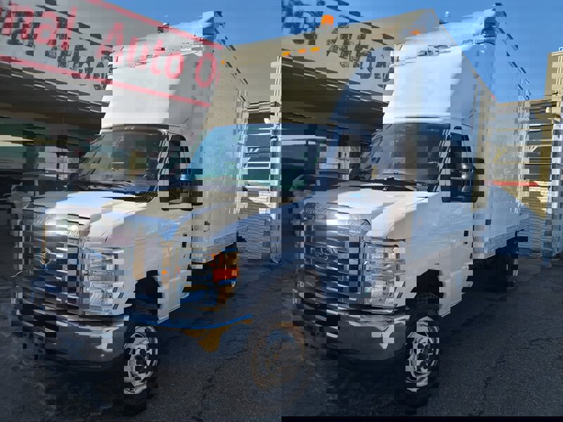 Used 2016 Ford E-450 and Econoline 450 Super Duty image 2