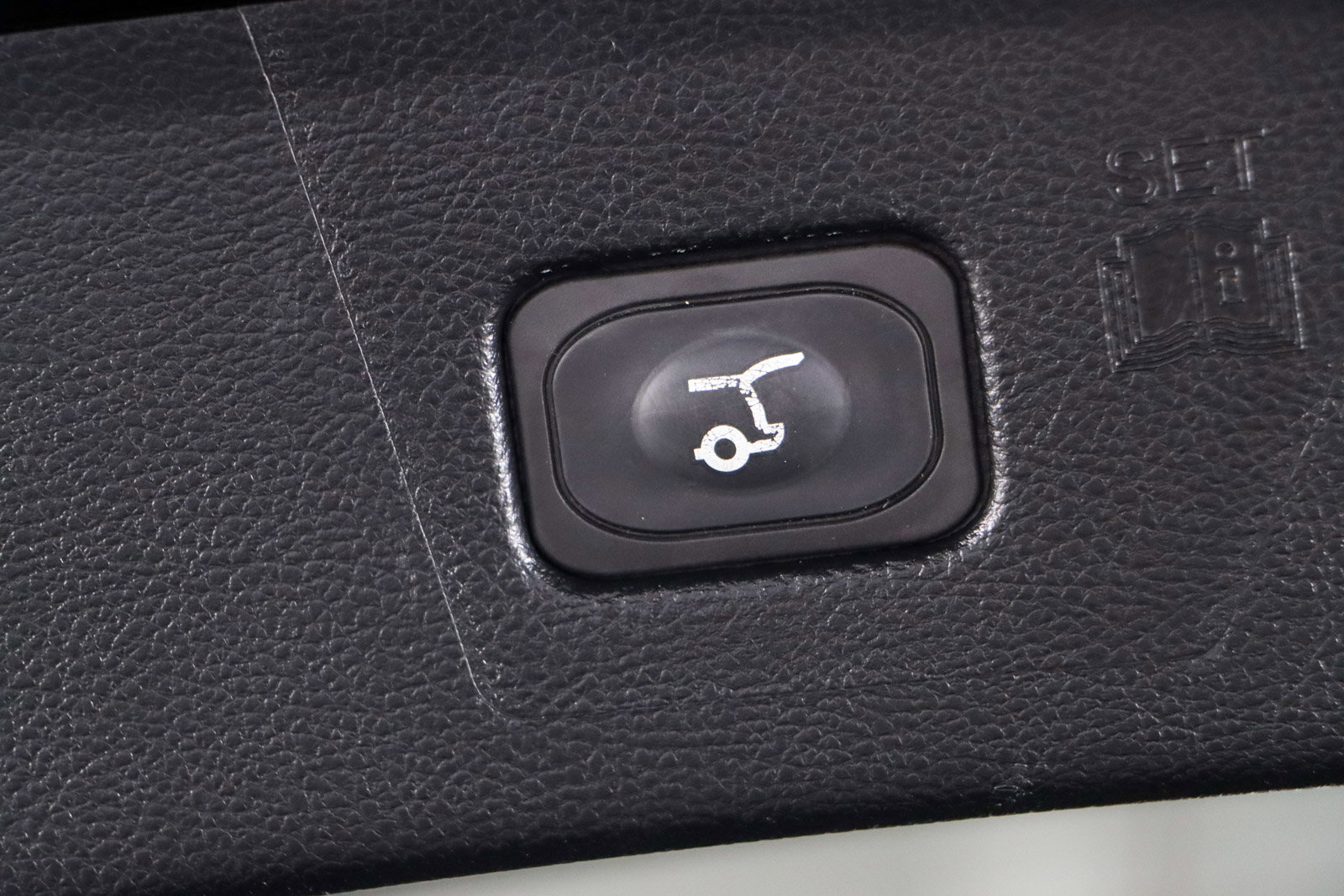 Used 2021 Ford Edge Titanium w/ Cargo Accessory Package image 29