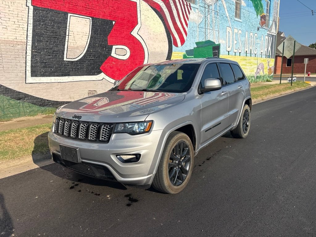 Used 2021 Jeep Grand Cherokee Laredo X RWD image 2