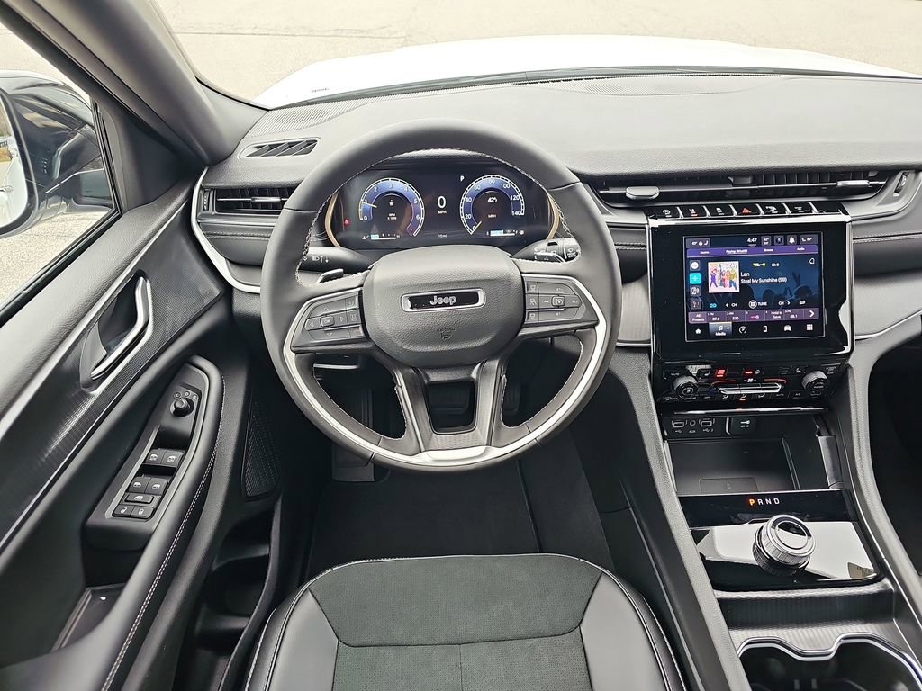 New 2025 Jeep Grand Cherokee Altitude image 16