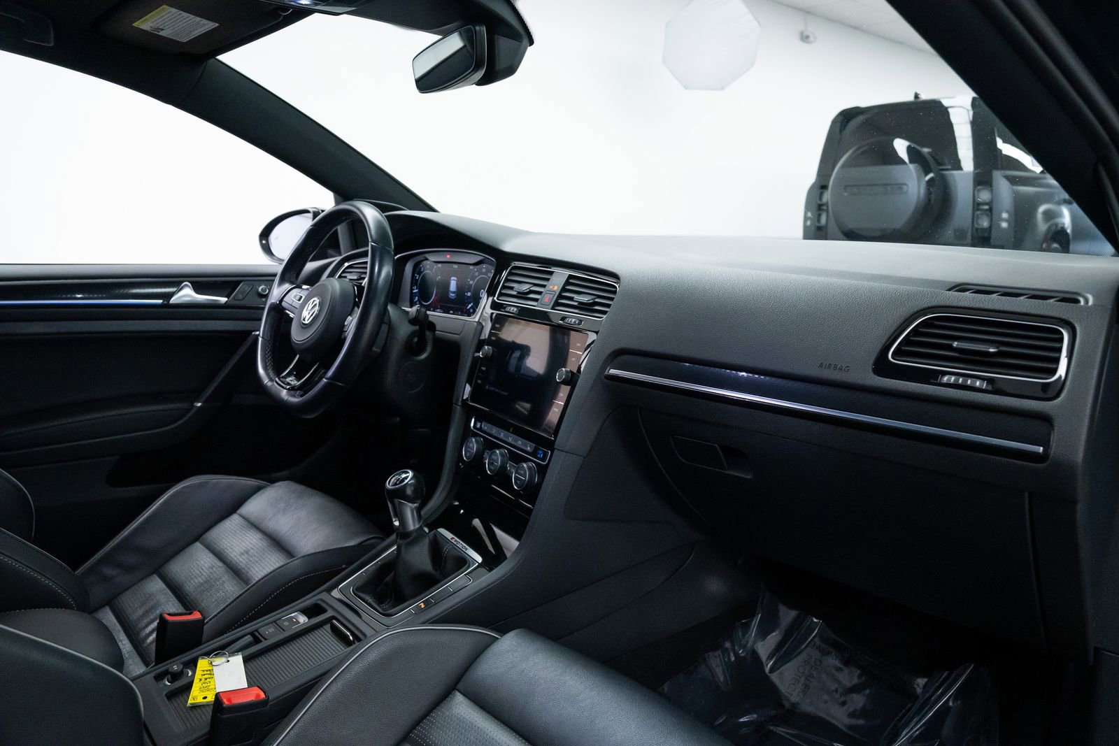 Used 2019 Volkswagen Golf R 4-Door image 25