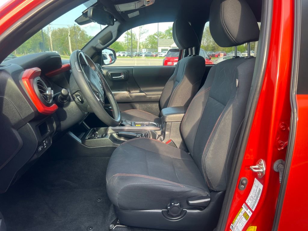 Used 2018 Toyota Tacoma TRD Sport AWD/4WD image 6