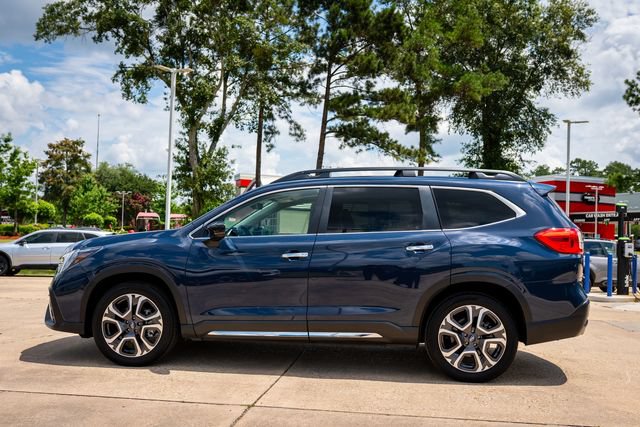 Certified 2025 Subaru Ascent Touring w/ Popular Package #2 AWD/4WD image 2
