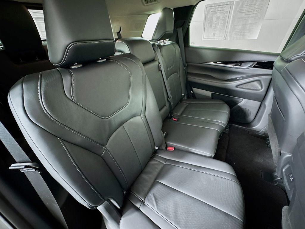 Certified 2025 INFINITI QX60 Pure image 28