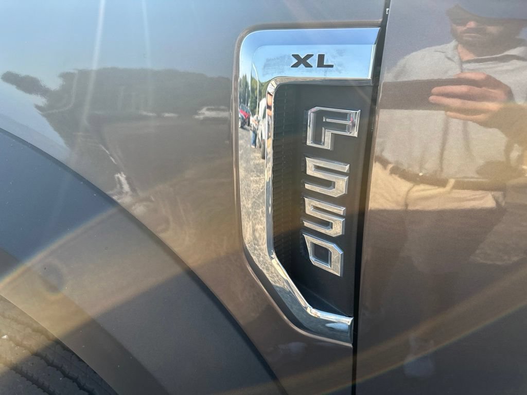 Used 2017 Ford F550 4x4 Regular Cab Super Duty image 9