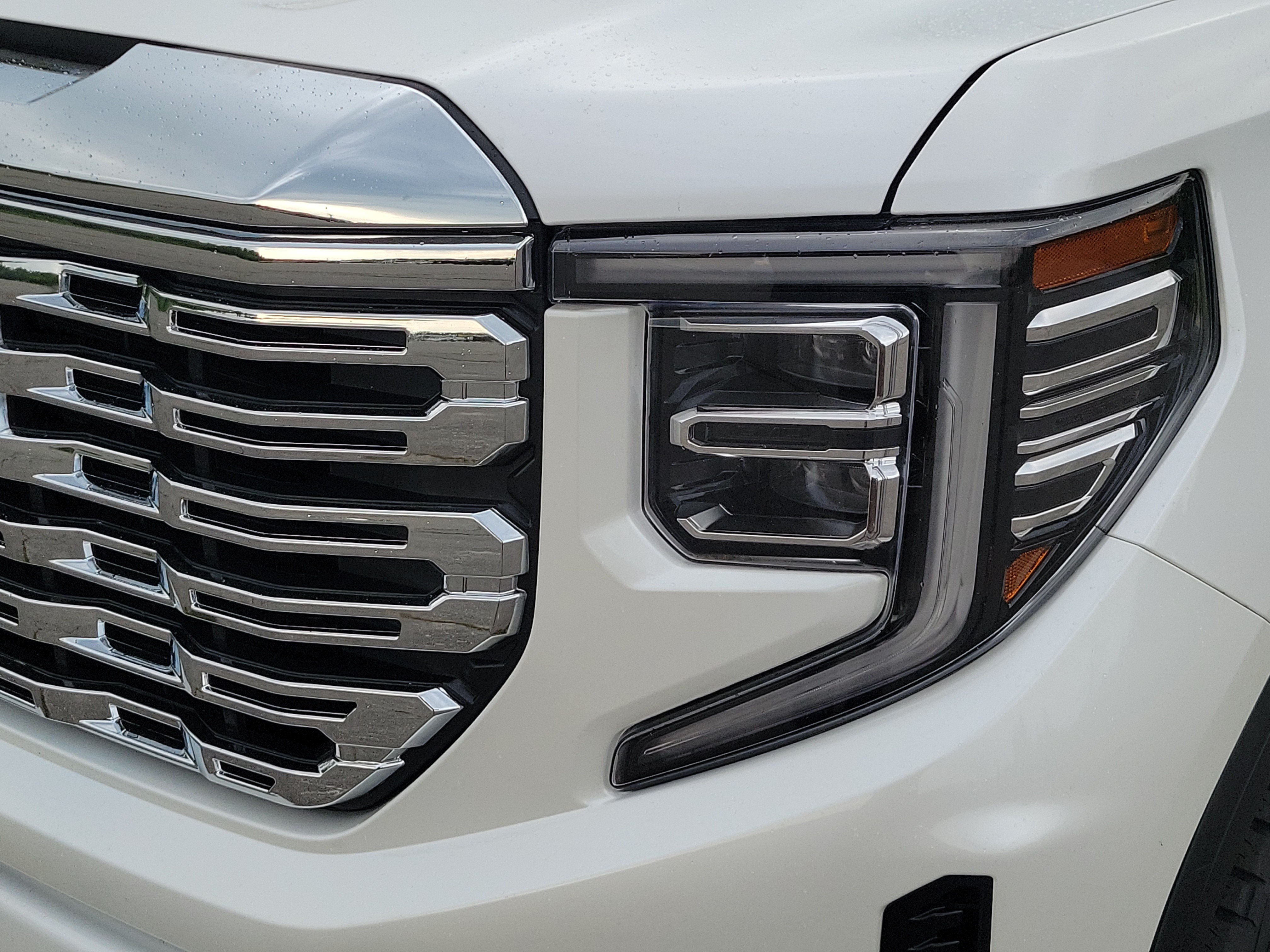 Used 2023 GMC Sierra 1500 Denali w/ Technology Package AWD/4WD image 9