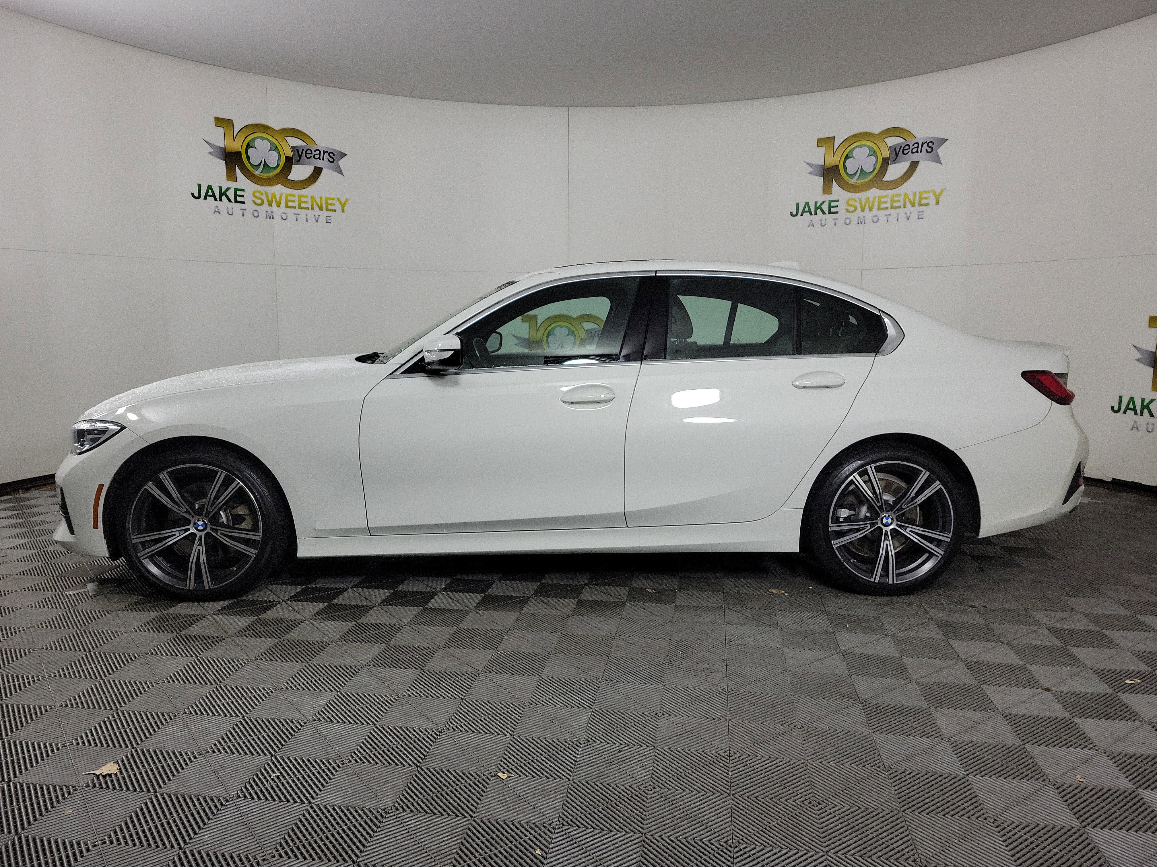 Used 2020 BMW 330i xDrive Sedan w/ Premium Package image 4