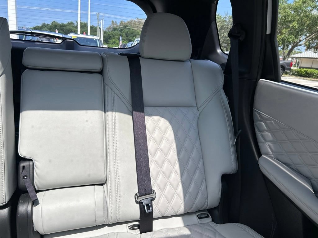 Used 2025 Mitsubishi Outlander 4WD Plug-In Hybrid image 38