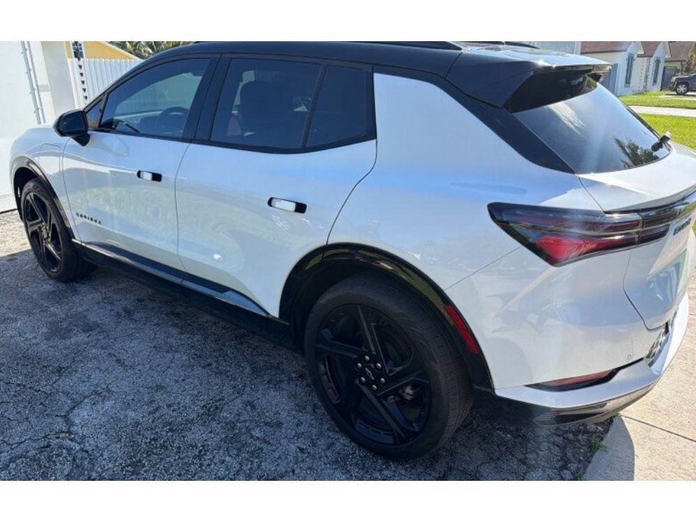 Used 2024 Chevrolet Equinox EV RS FWD image 3